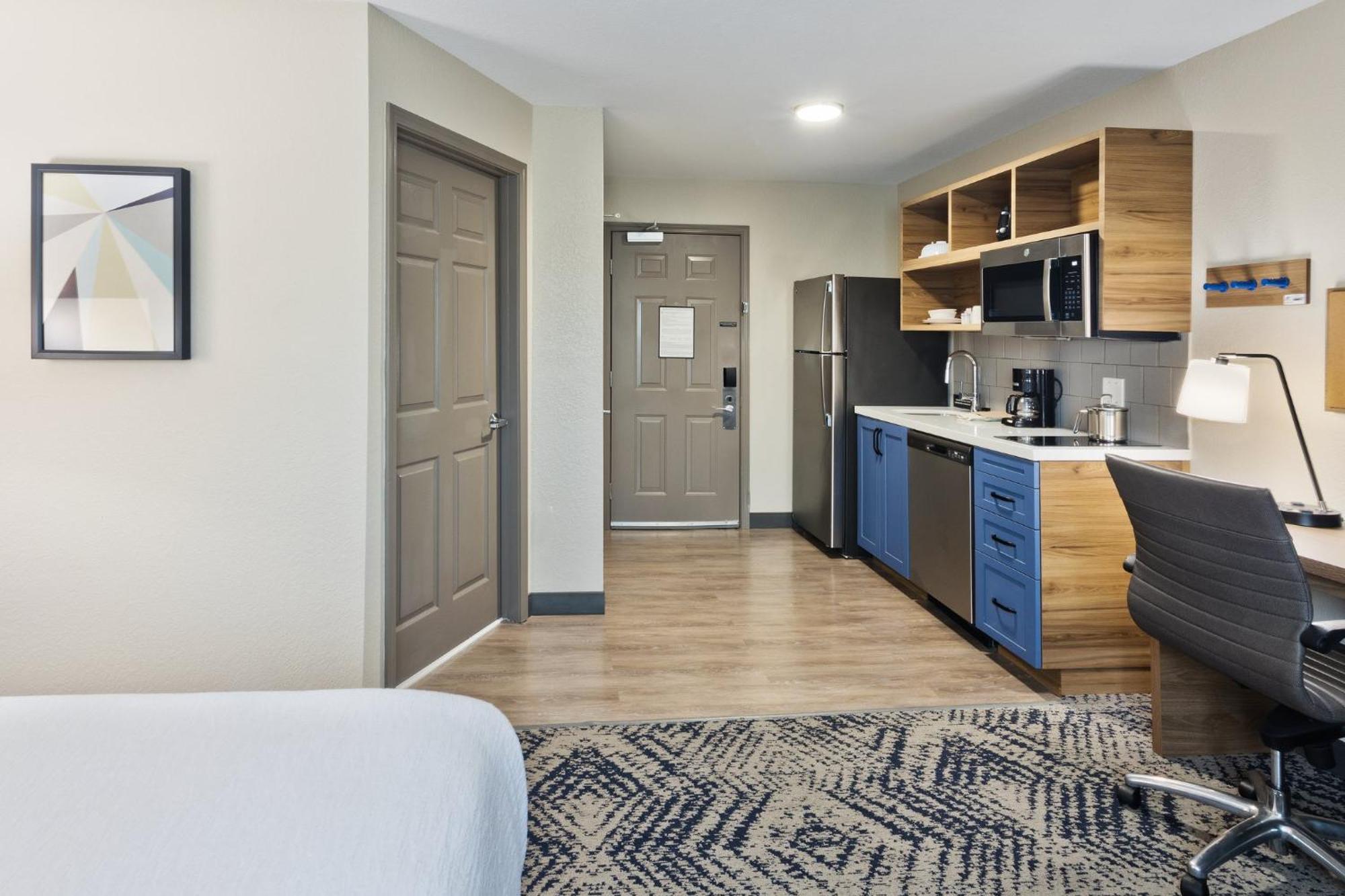 Candlewood Suites Eastchase Park By Ihg Монтгомери Экстерьер фото